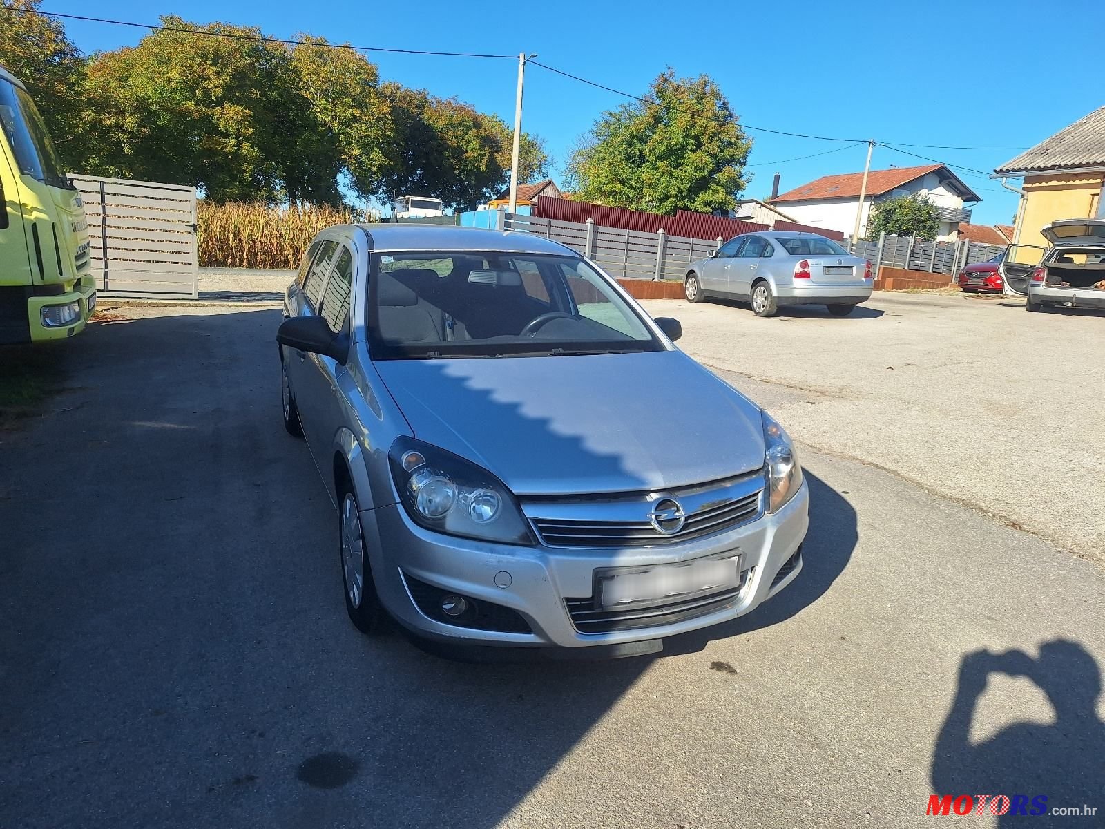 2010' Opel Astra Karavan photo #3