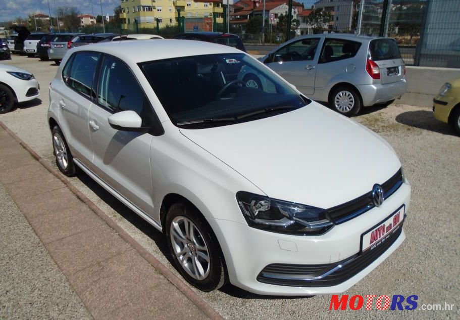 2016' Volkswagen Polo photo #2