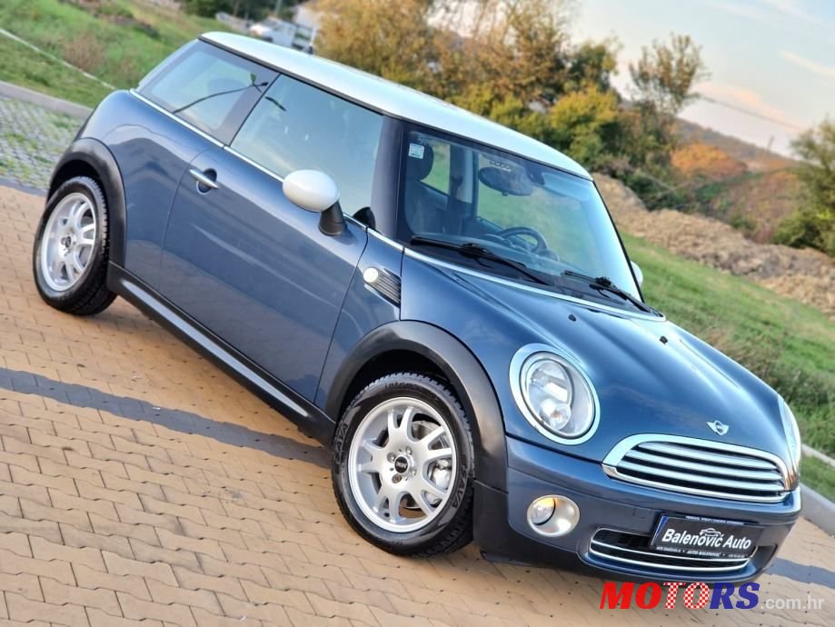 2009' MINI Cooper One photo #1