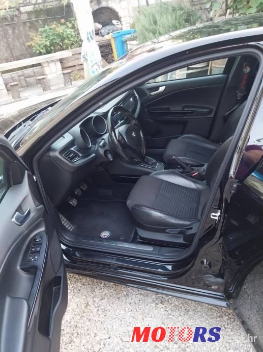 2013' Alfa Romeo Giulietta 2,0 photo #6