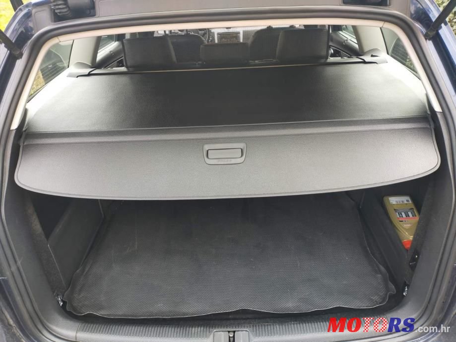 2013' Volkswagen Passat Variant photo #4