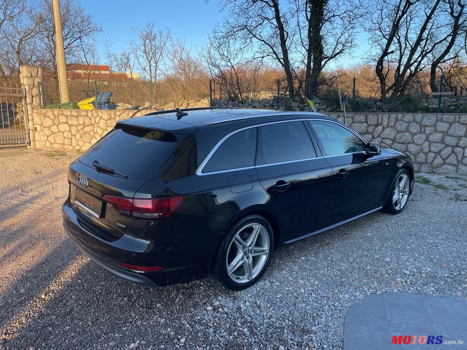 2016' Audi A4 Avant photo #5