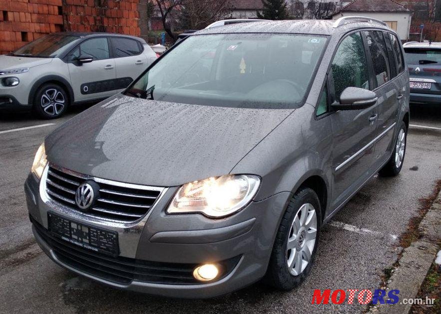 2010' Volkswagen Touran 2,0 Tdi photo #1