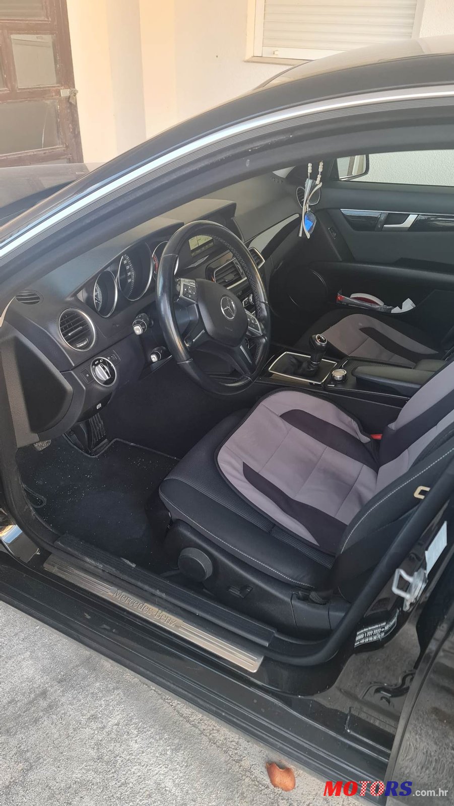 2013' Mercedes-Benz C-Class photo #3