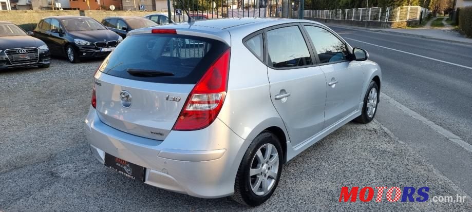 2011' Hyundai i30 photo #6