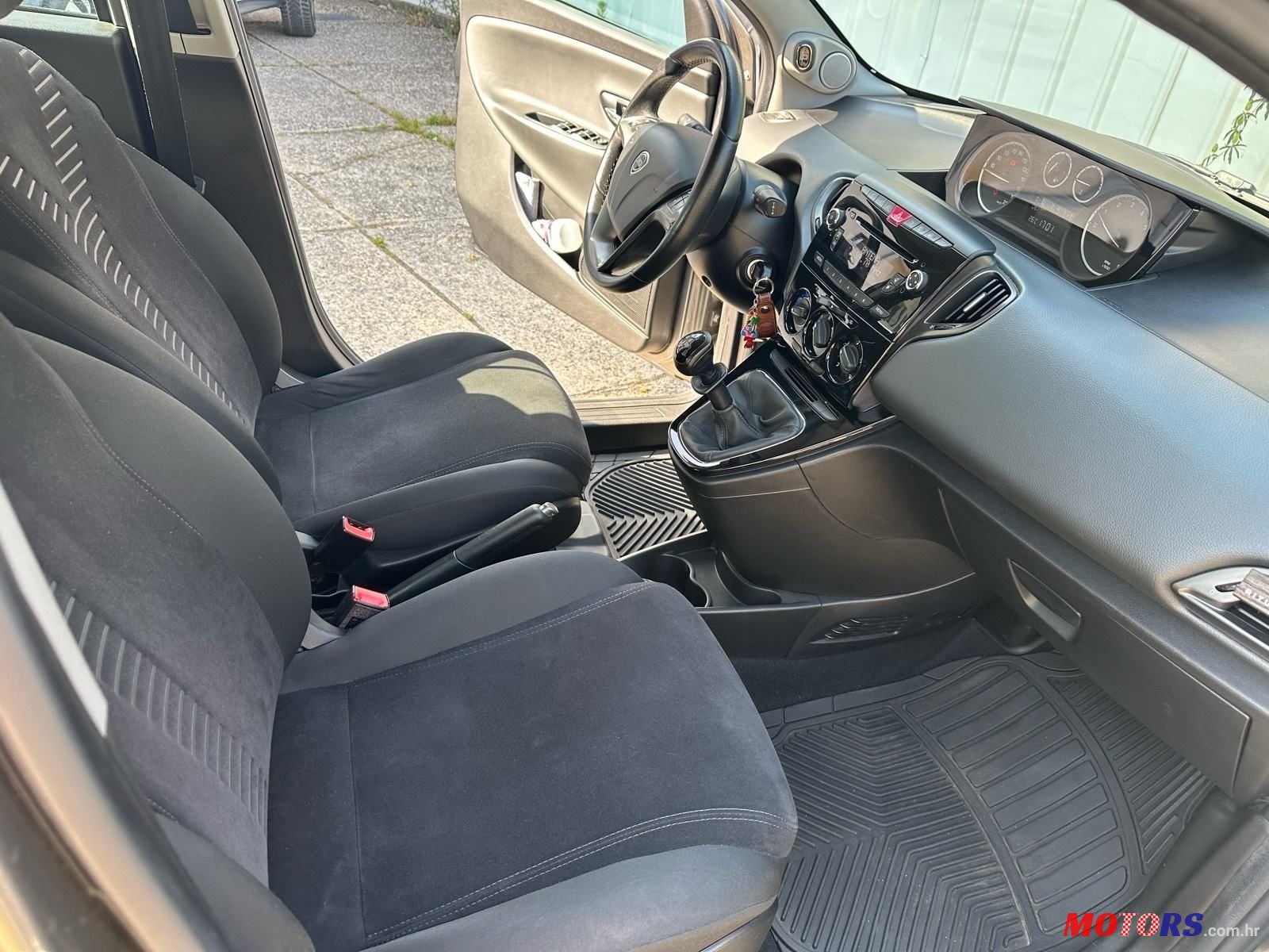 2012' Lancia Y 1,2 8V photo #6