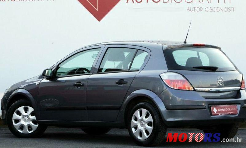 2005' Opel Astra 1,6 photo #1