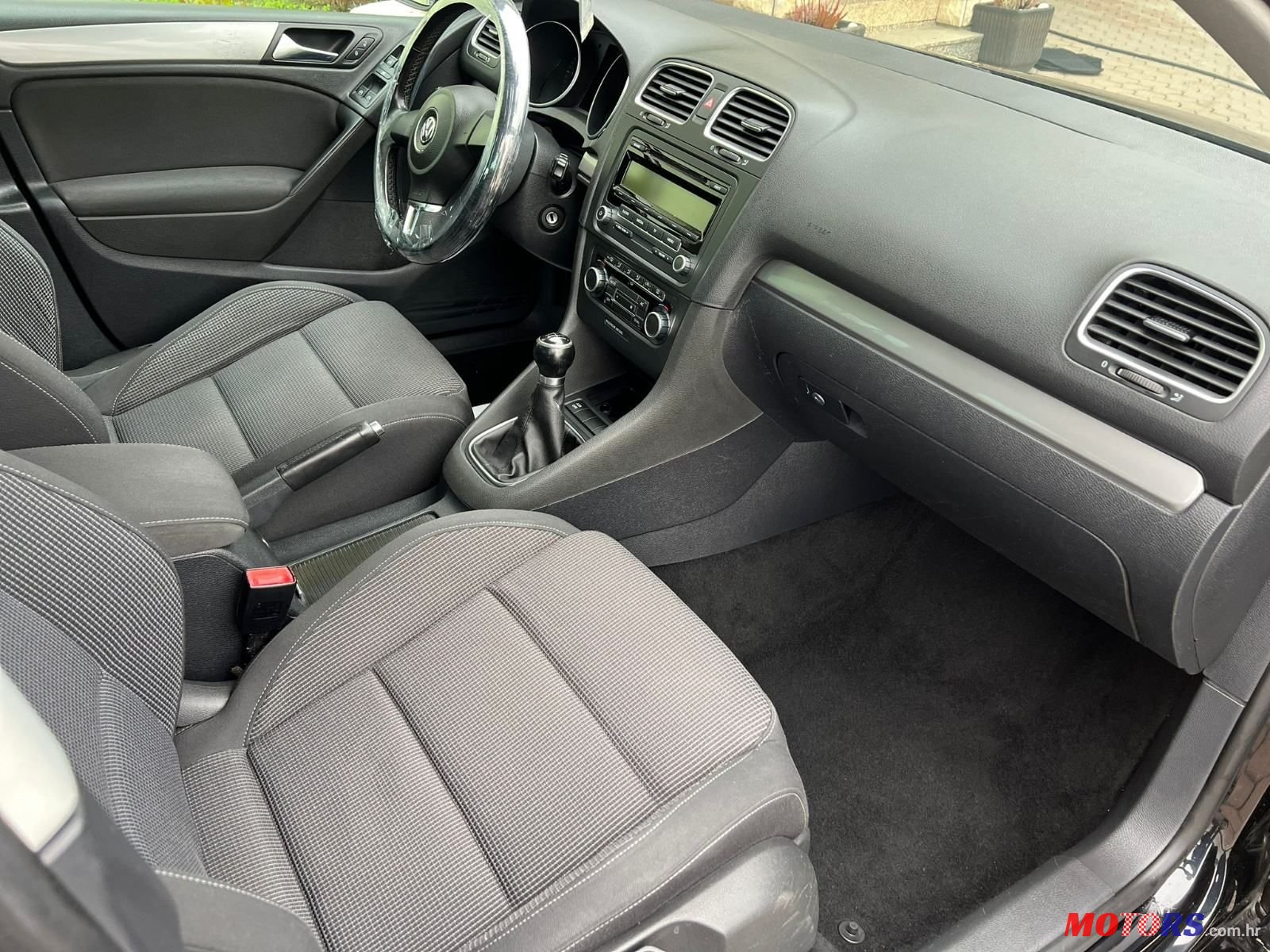 2010' Volkswagen Golf VI 1,6 Tdi photo #6