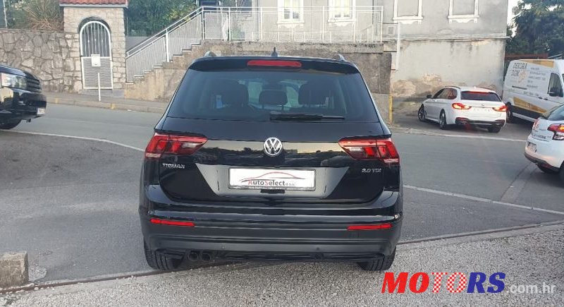 2017' Volkswagen Tiguan photo #5
