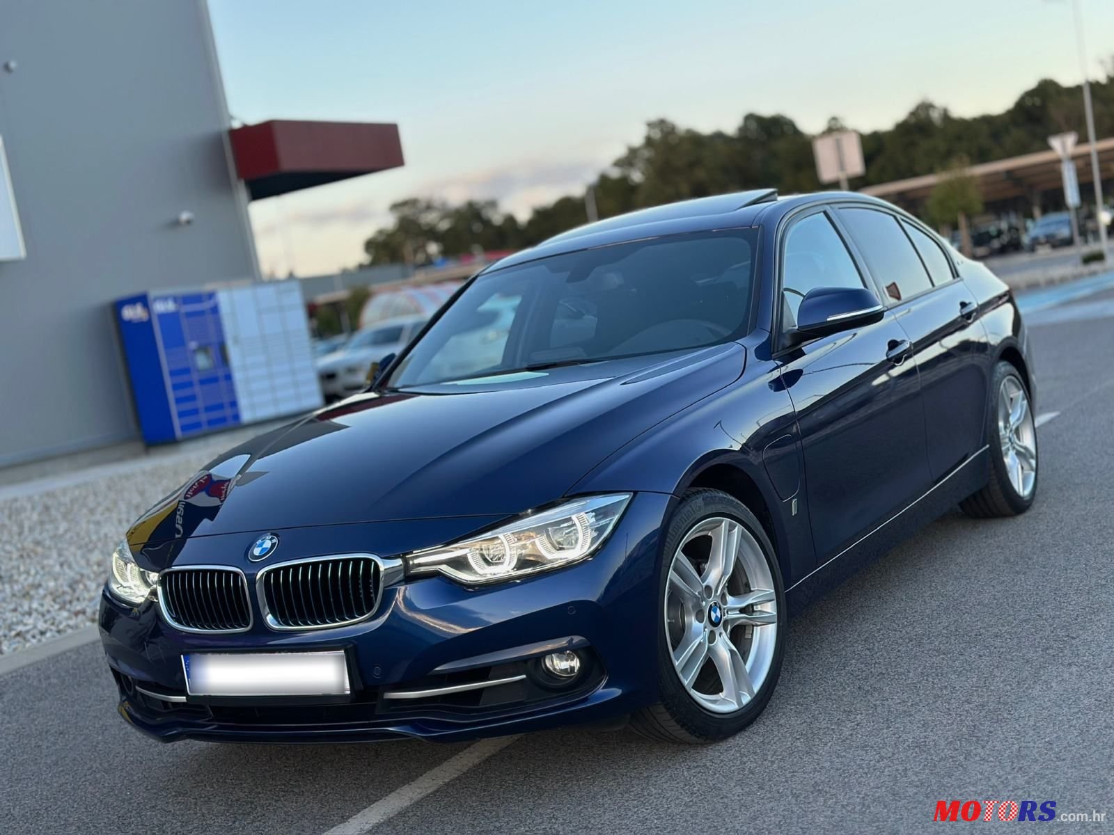 2017' BMW Serija 3 330E photo #2