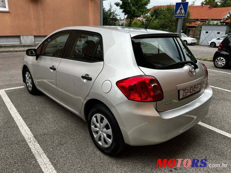 2008' Toyota Auris photo #6