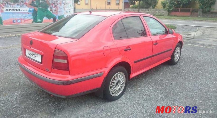 1998' Skoda Octavia 1,6 Glxi photo #1