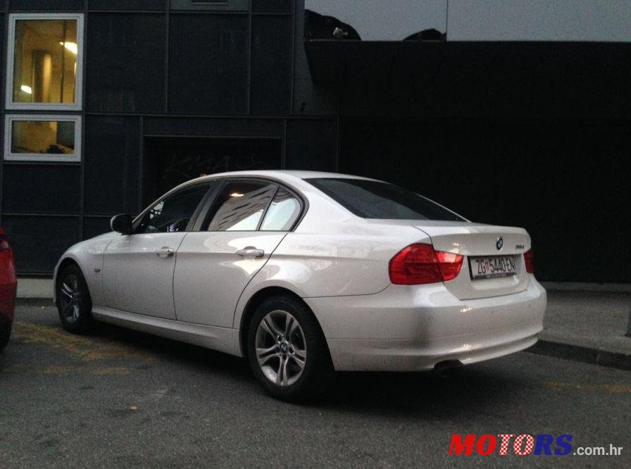 2011' BMW 3 Series 318D photo #2