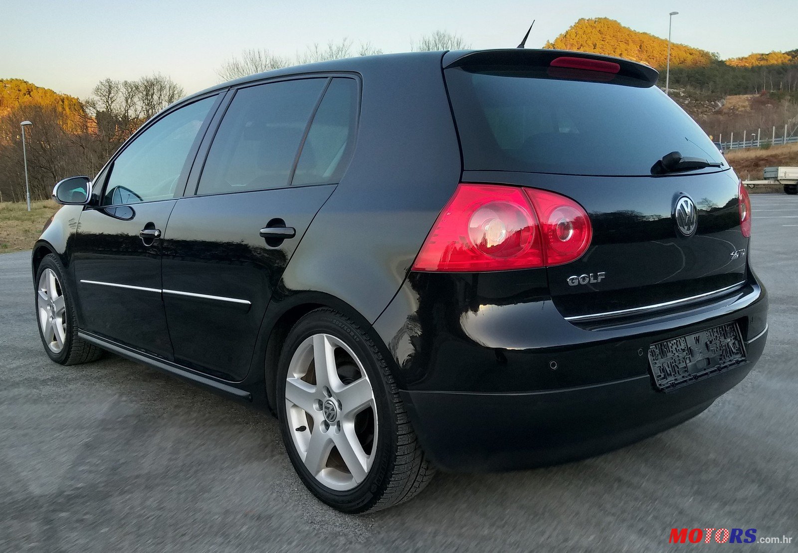 2007' Volkswagen Golf V 2.0 tdi photo #2