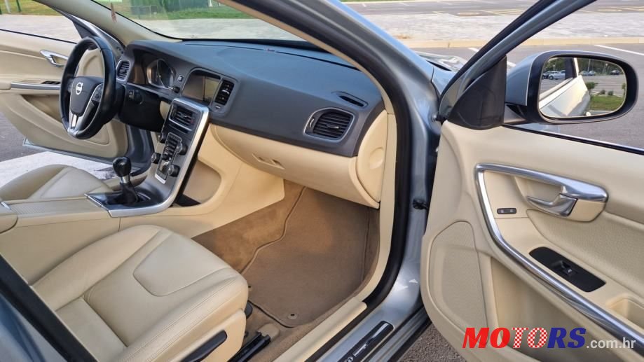 2013' Volvo V60 D2 photo #5