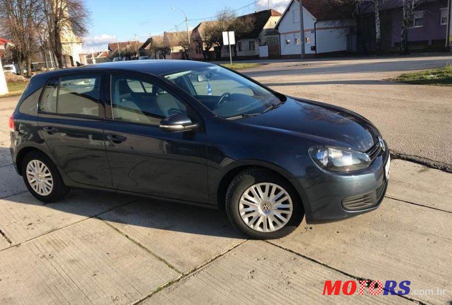 2010' Volkswagen Golf VI 1,6 Tdi photo #2