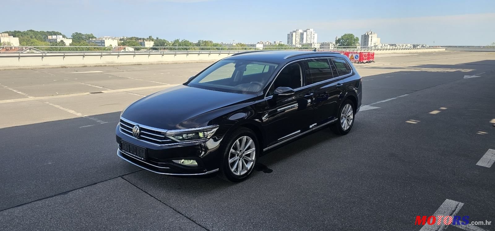 2022' Volkswagen Passat Variant photo #3
