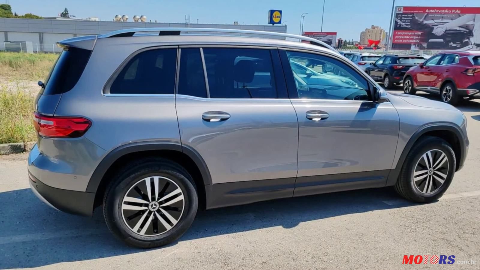 2020' Mercedes-Benz GLB photo #2