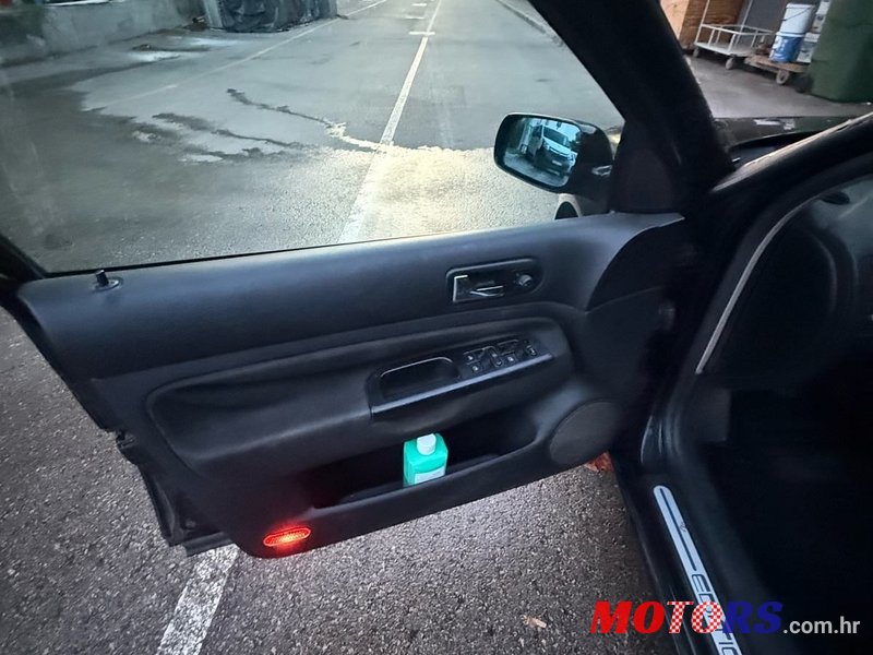2001' Volkswagen Golf IV 1,9 Tdi photo #2