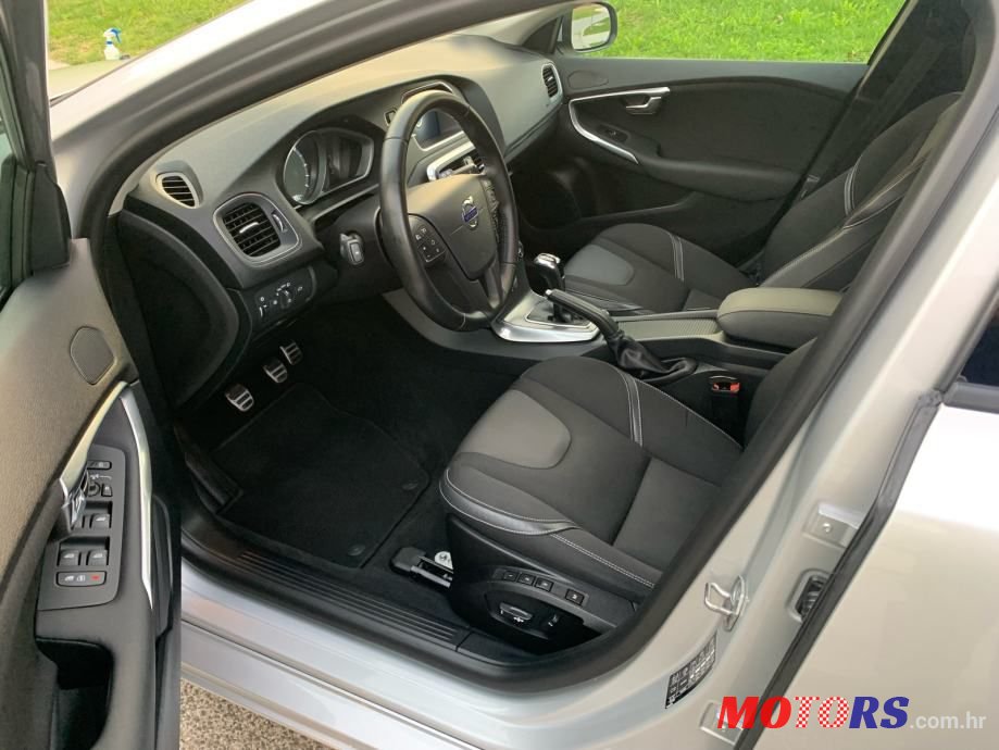 2016' Volvo V40 D3 photo #5