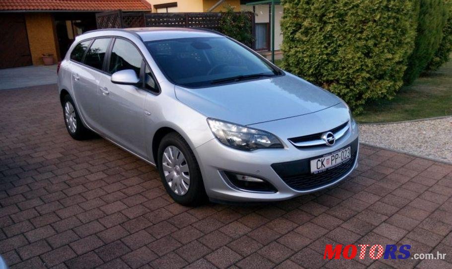 2013' Opel Astra Karavan photo #1