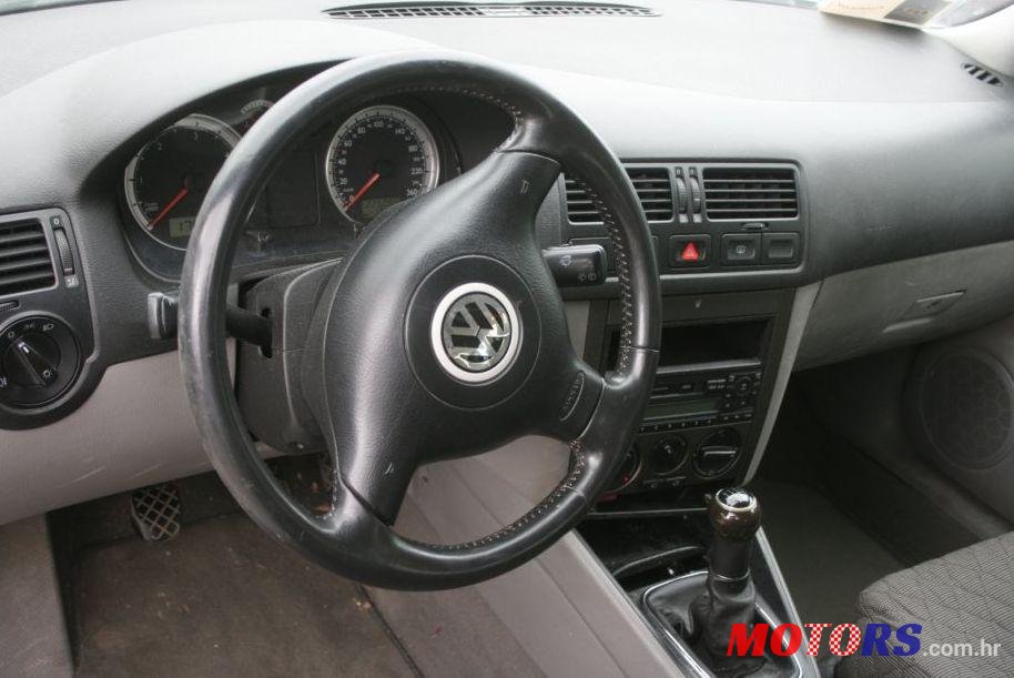 2001' Volkswagen Bora 19.TDI photo #3