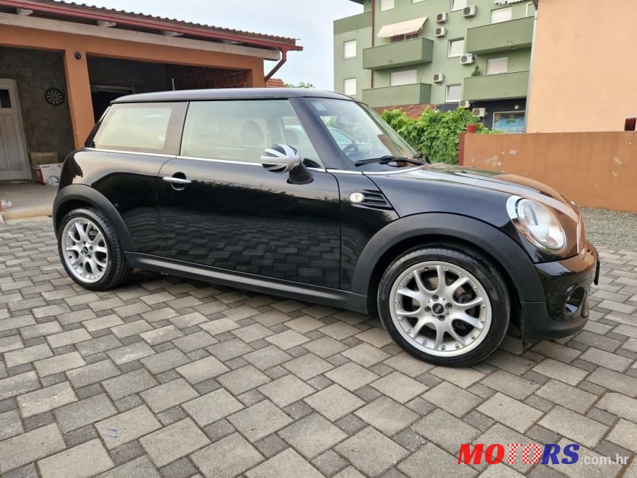 2011' MINI Cooper Mini One photo #5