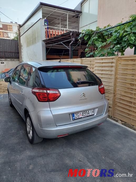2011' Citroen C4 Picasso photo #2