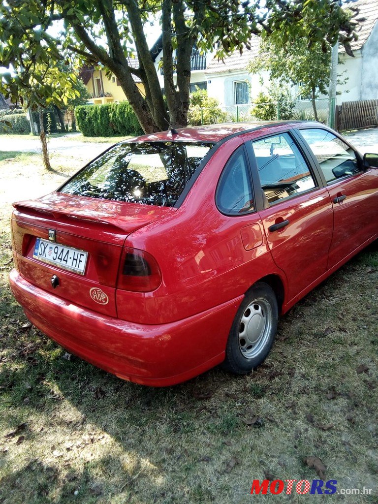 1998' SEAT Cordoba photo #2