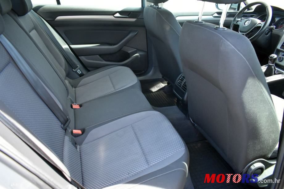 2018' Volkswagen Passat photo #5