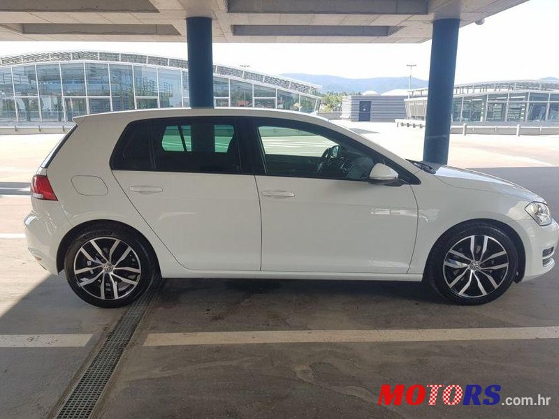 2013' Volkswagen Golf VII photo #2