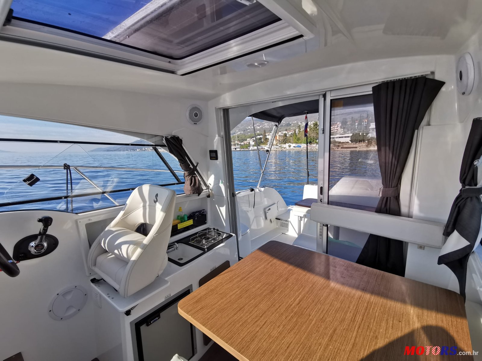 2021' Beneteau Antares 8 OB photo #4