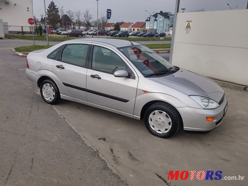 2002' Ford Focus photo #1