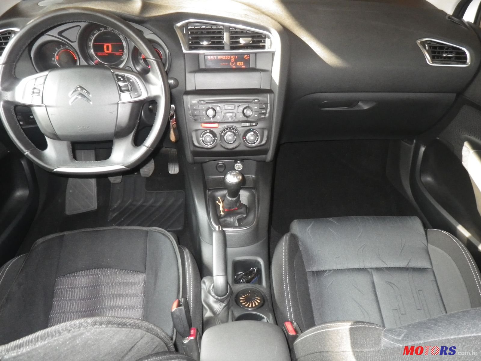 2014' Citroen C4 photo #6