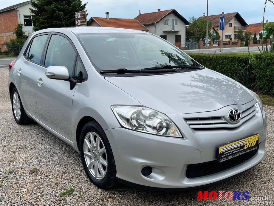 2011' Toyota Auris photo #3
