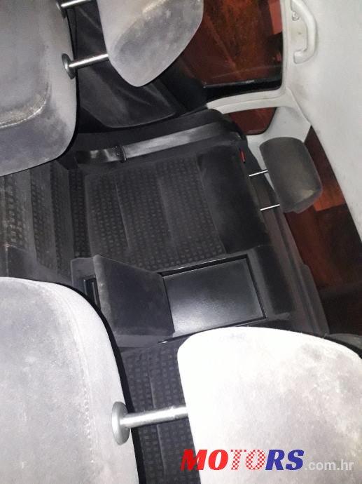 2002' Volkswagen Passat 2,3 V5 photo #5