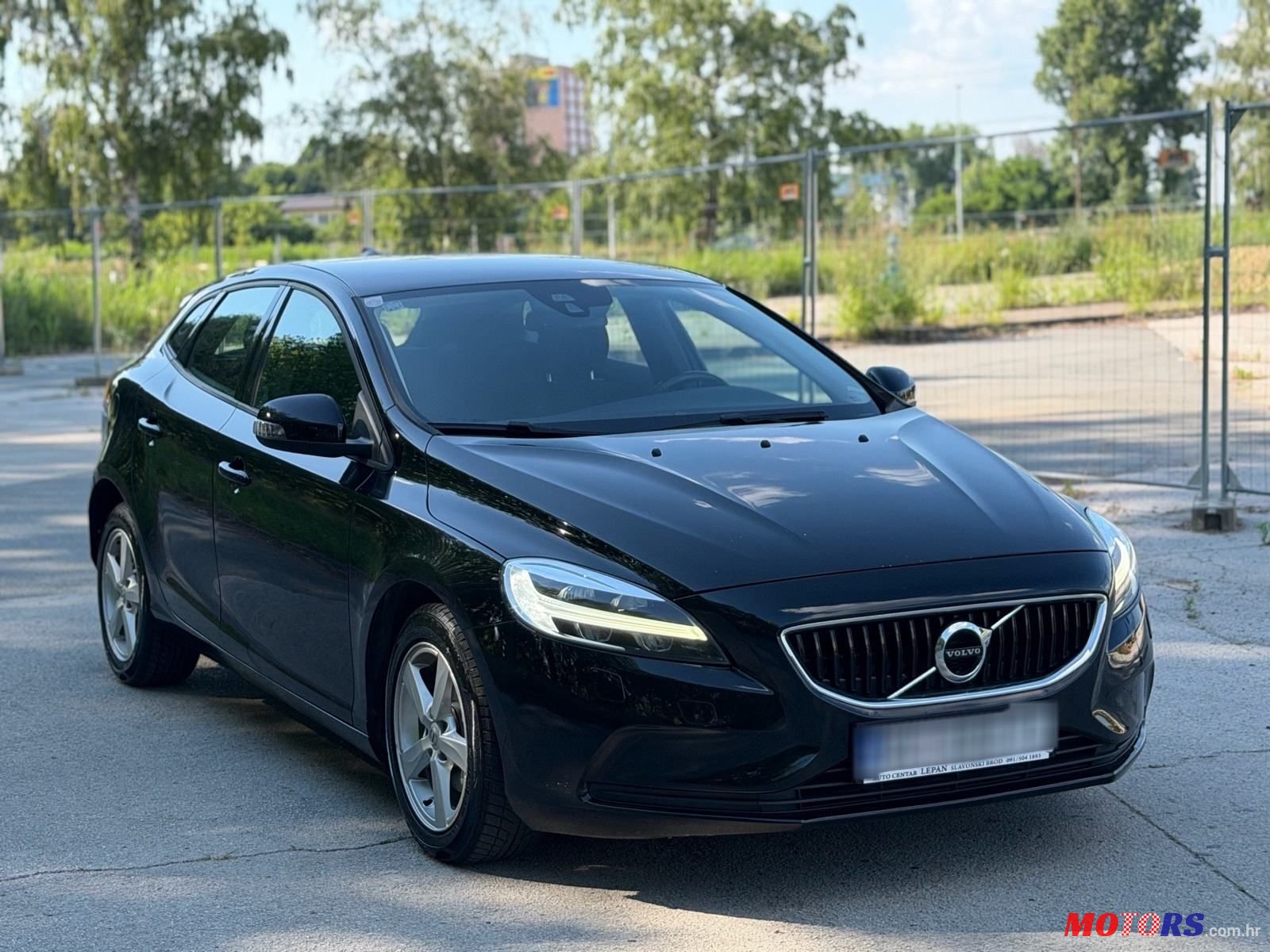 2017' Volvo V40 D3 photo #3
