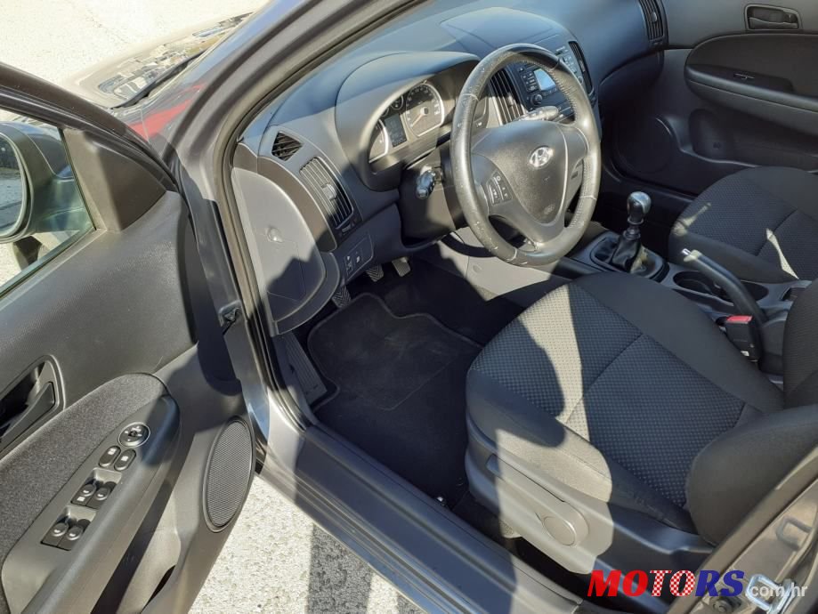 2010' Hyundai i30 1,6 Crdi photo #4