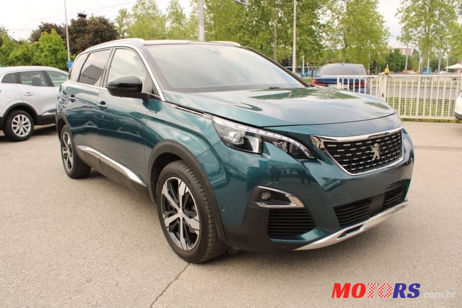 2020' Peugeot 5008 1,2 photo #1
