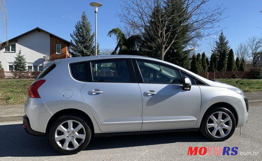 2011' Peugeot 3008 photo #2