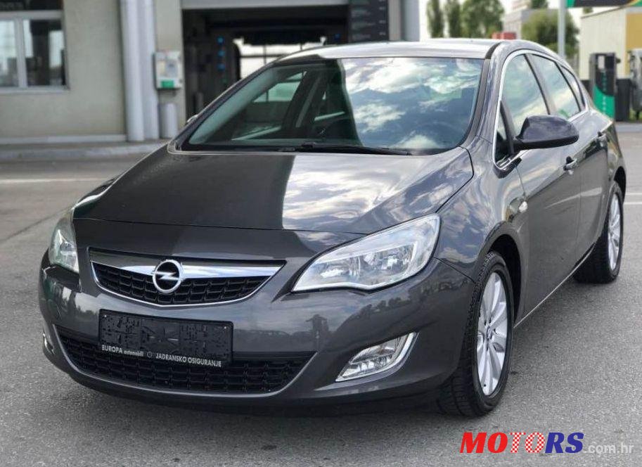 2010' Opel Astra 1,7 Cdti photo #1