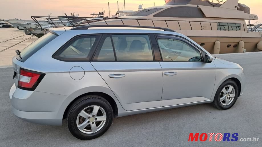 2015' Skoda Fabia Combi photo #3