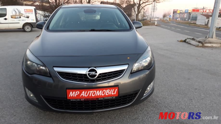 2012' Opel Astra 1,7 Cdti photo #2
