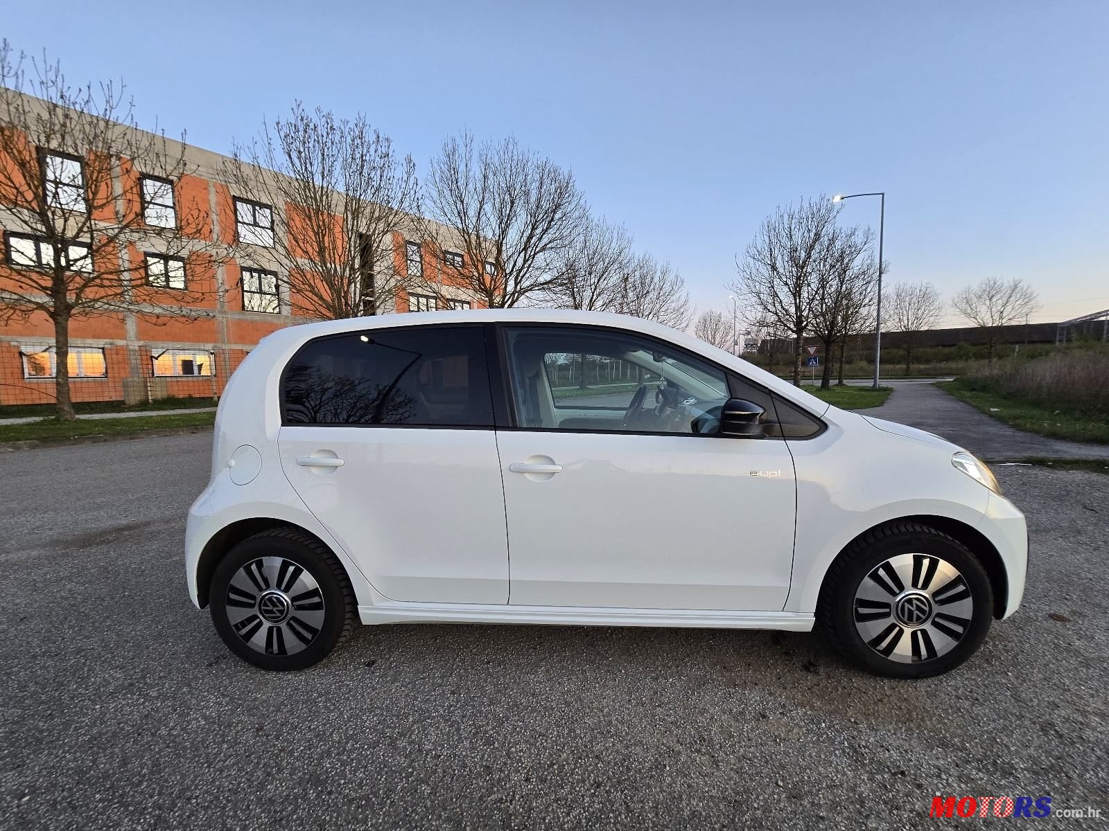 2020' Volkswagen Up! E-Up! photo #6