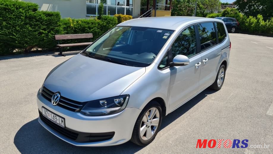 2011' Volkswagen Sharan photo #3