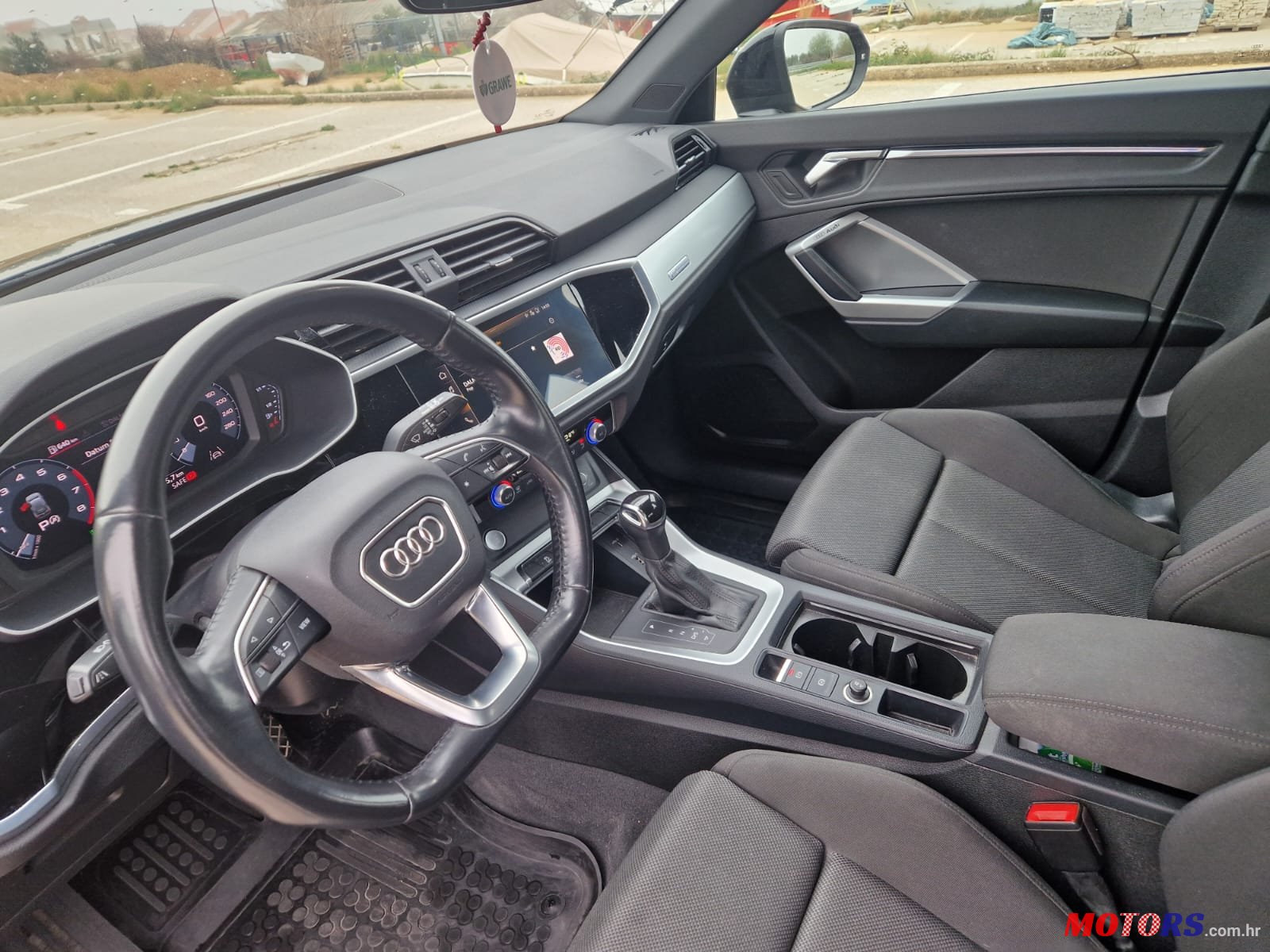 2019' Audi Q3 photo #3