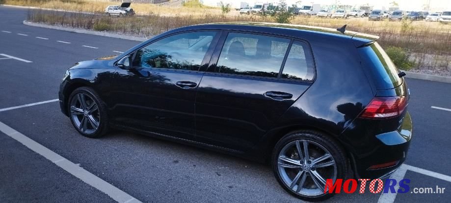 2017' Volkswagen Golf VII Tsi photo #3
