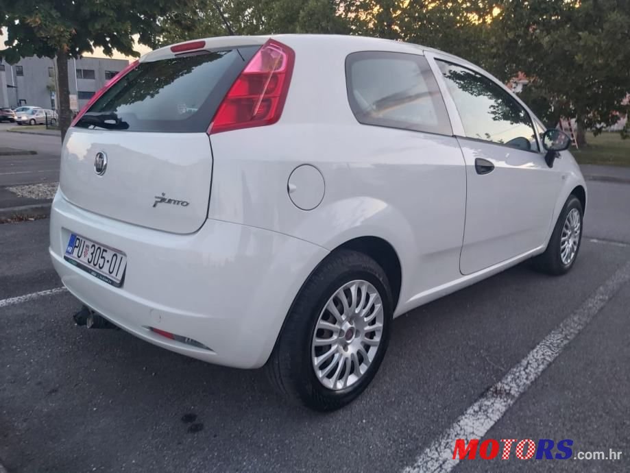 2012' Fiat Grande Punto photo #5