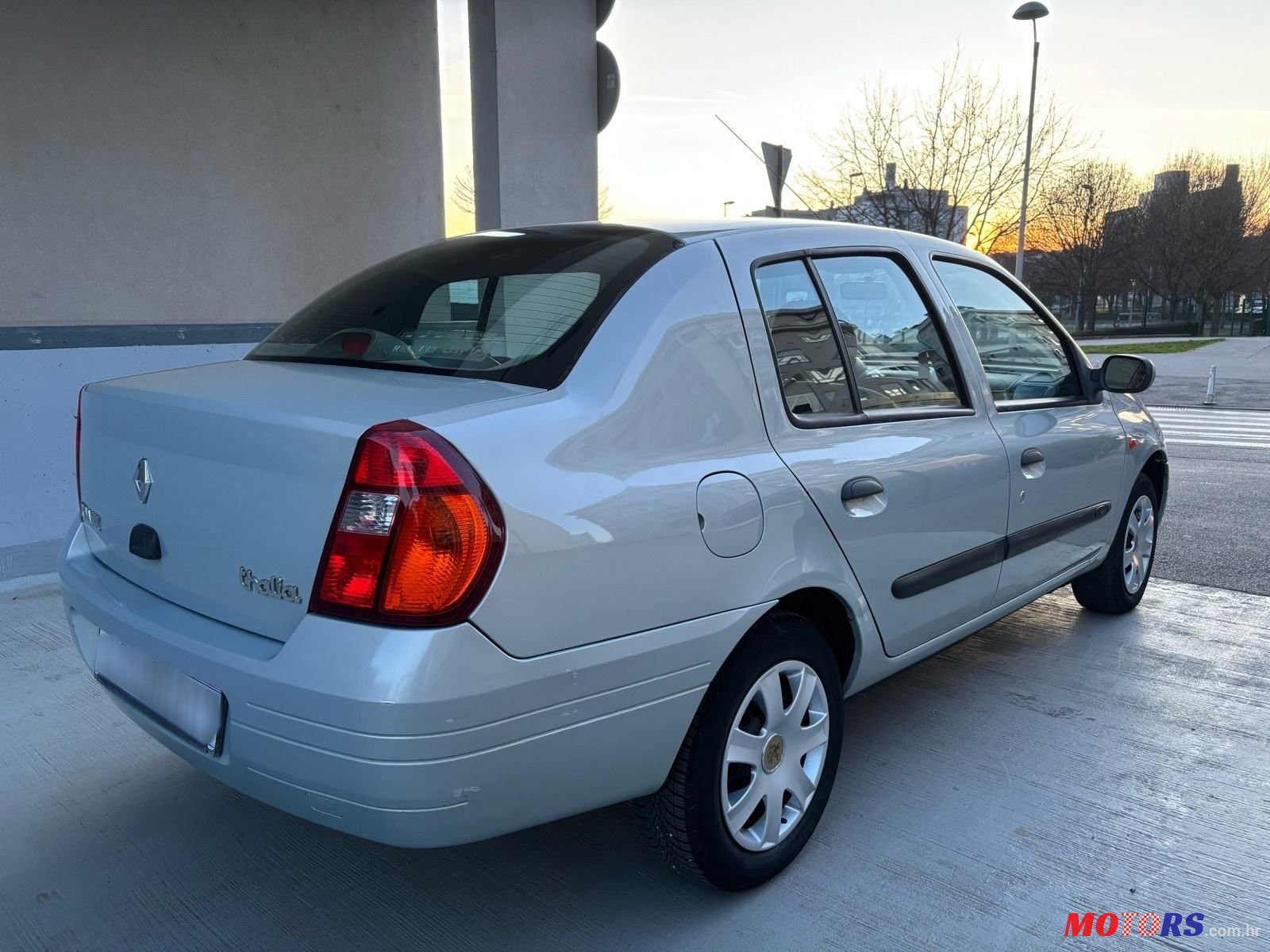 2002' Renault Thalia 1,4 photo #1