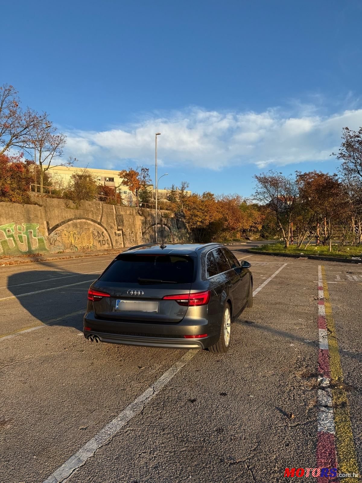 2016' Audi A4 Avant photo #2